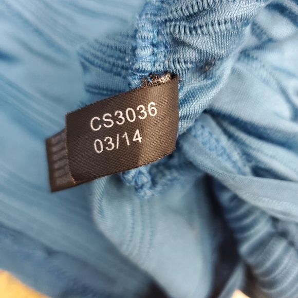 #043 The Limited XS High neck sleeveless top - Picture 8 of 11